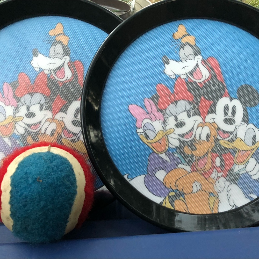 Ball tossing game